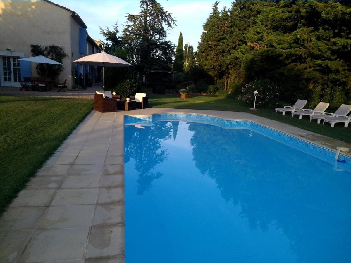 Mas Des Bougainvillees Sernhac Exterior photo