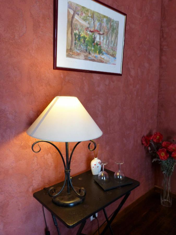 Mas Des Bougainvillees Sernhac Exterior photo